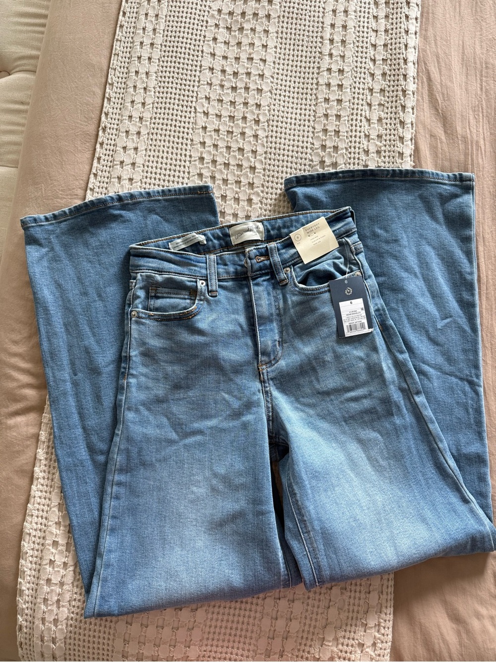 NEW Universal Thread High-Rise Everyday Wide Leg Jeans Size 6